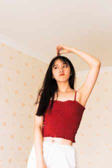 老师趴讲台把腿张开让学生背单词